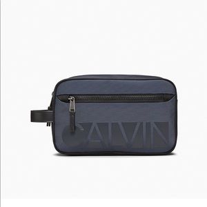 Calvin Klein Essential Nylon Dopp Kit